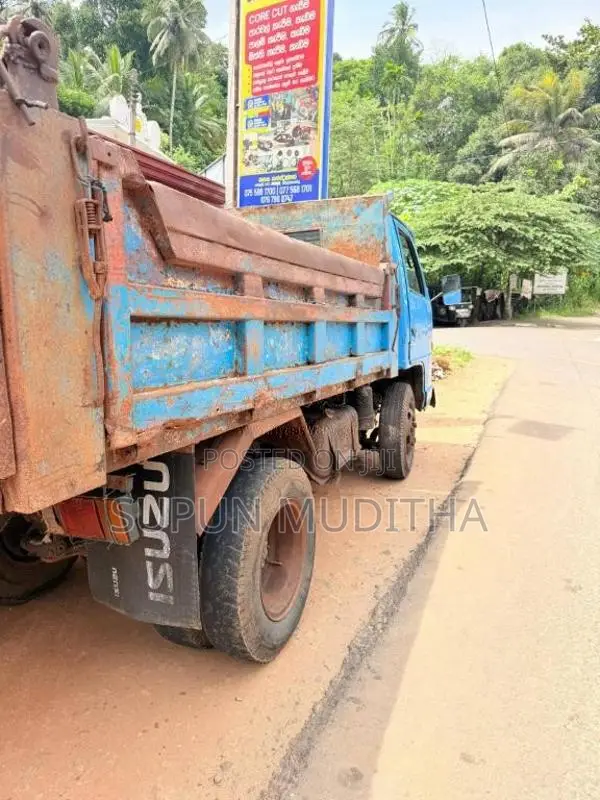 Isuzu Tipper 1980 Lorry (Used)