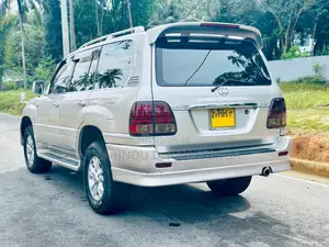 Lexus V8 2003 SUV (Used)