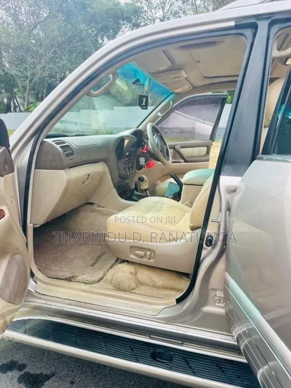 Lexus V8 2003 SUV (Used)