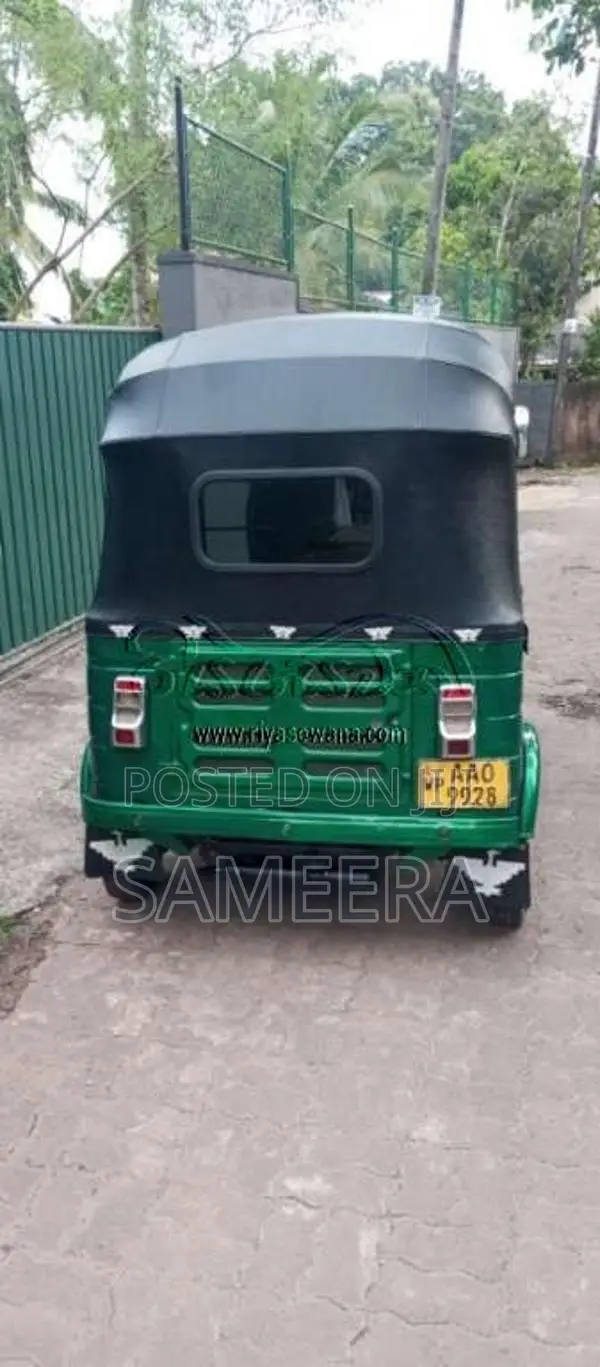 Bajaj 4 Stroke 2014 Three Wheel (Used)