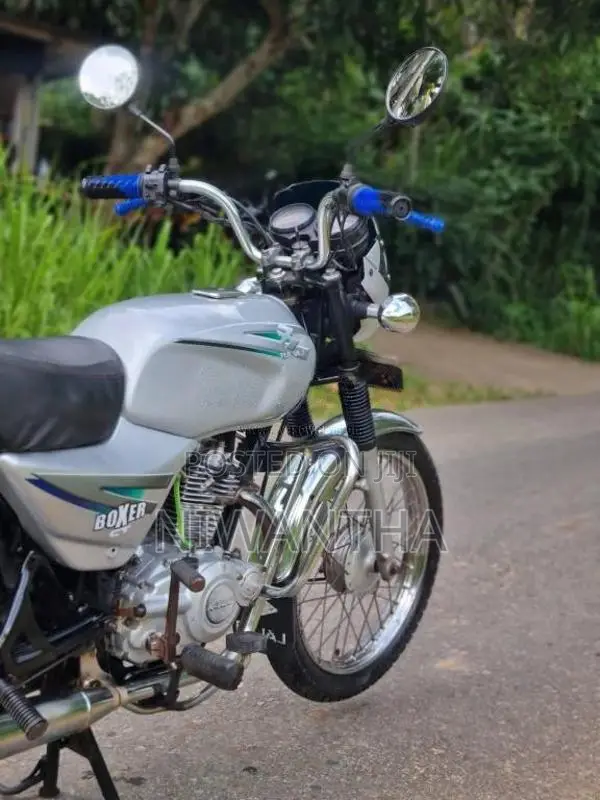 Bajaj Boxer 2005 Motorbike (Used)