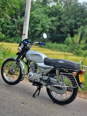Bajaj Boxer 2005 Motorbike (Used)