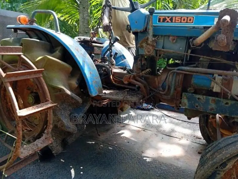 Mitsubishi Giyarboox Aka Hadane Naona 2004 Tractor (Used)