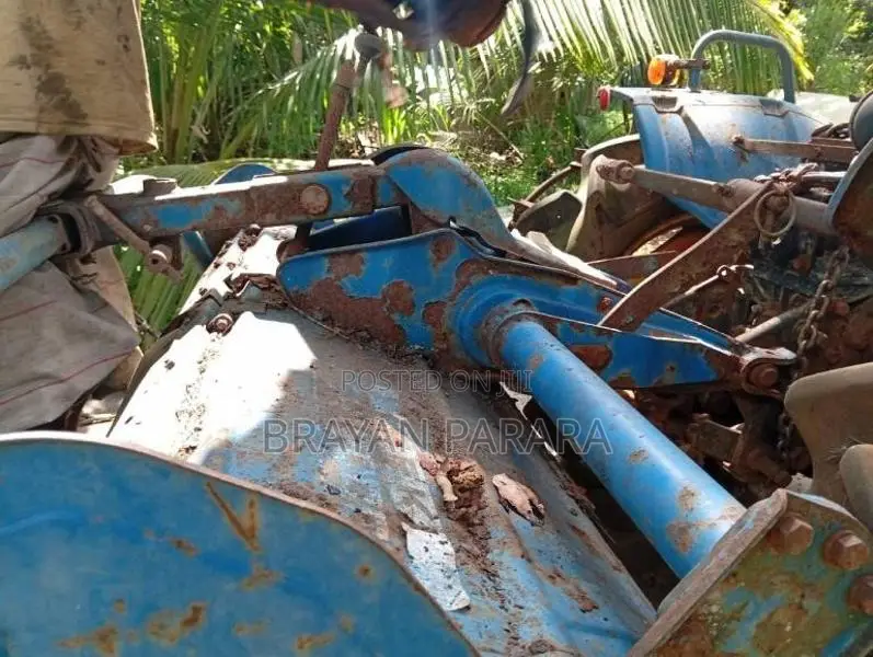 Mitsubishi Giyarboox Aka Hadane Naona 2004 Tractor (Used)