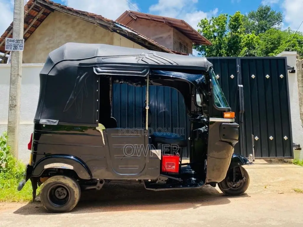 Bajaj 4 Stroke 2015 Three Wheel (Used)