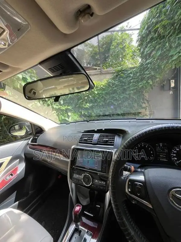 Toyota Premio 2017