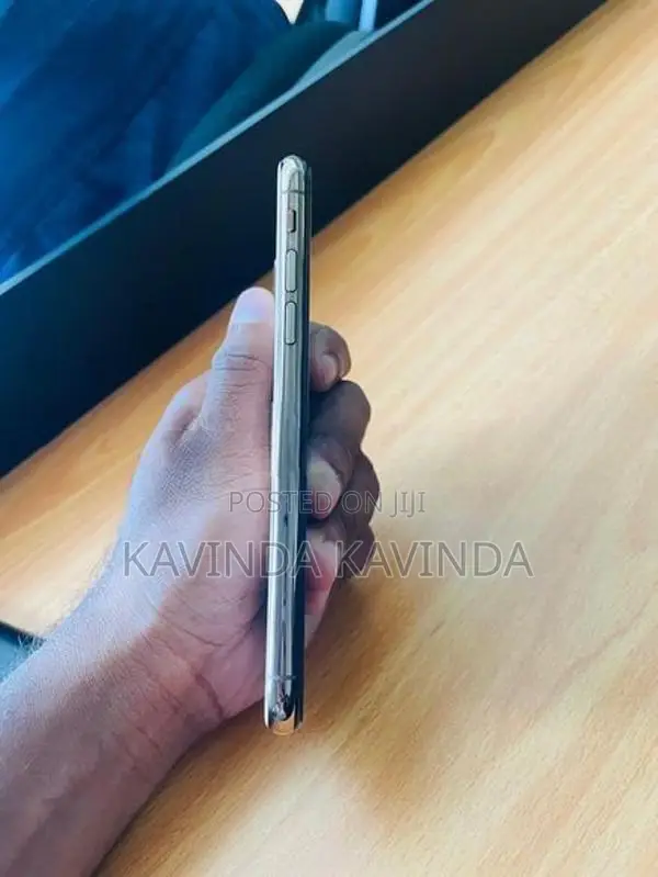 Apple iPhone XS (Used)