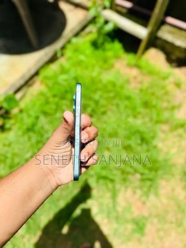 Apple iPhone 16 (Used)