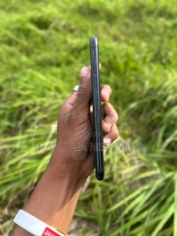 Apple iPhone XR (Used)