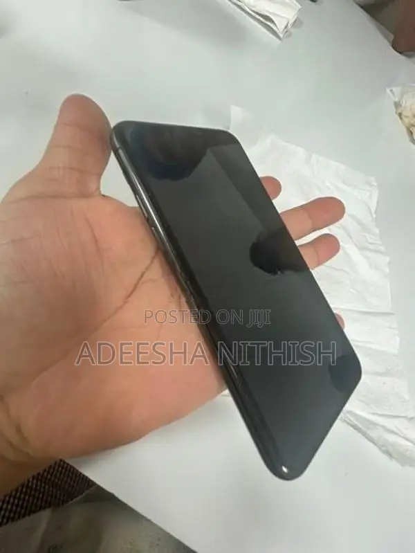 Apple iPhone SE 2 (Used)