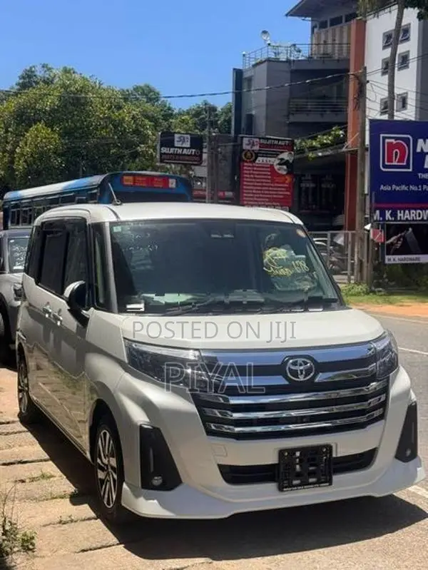 Toyota Roomy Custom G 2024