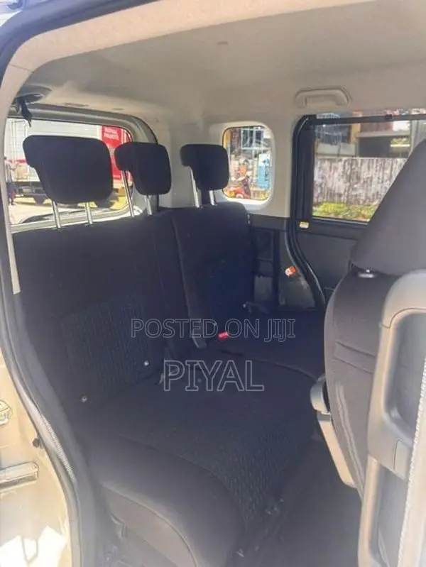 Toyota Roomy Custom G 2024
