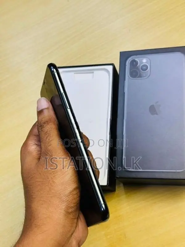 Apple iPhone 11 Pro Max 256GB (Used)