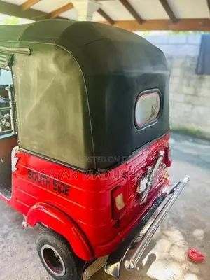 Bajaj RE 2015