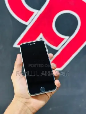 Apple iPhone SE 2 (Used)