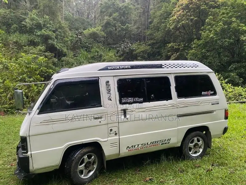 Mitsubishi L300 Dual Purpose 1983