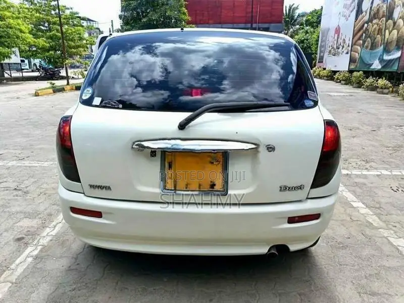 Toyota Duet 2001