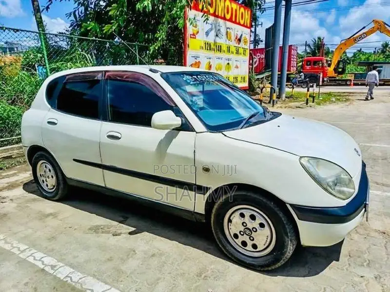 Toyota Duet 2001