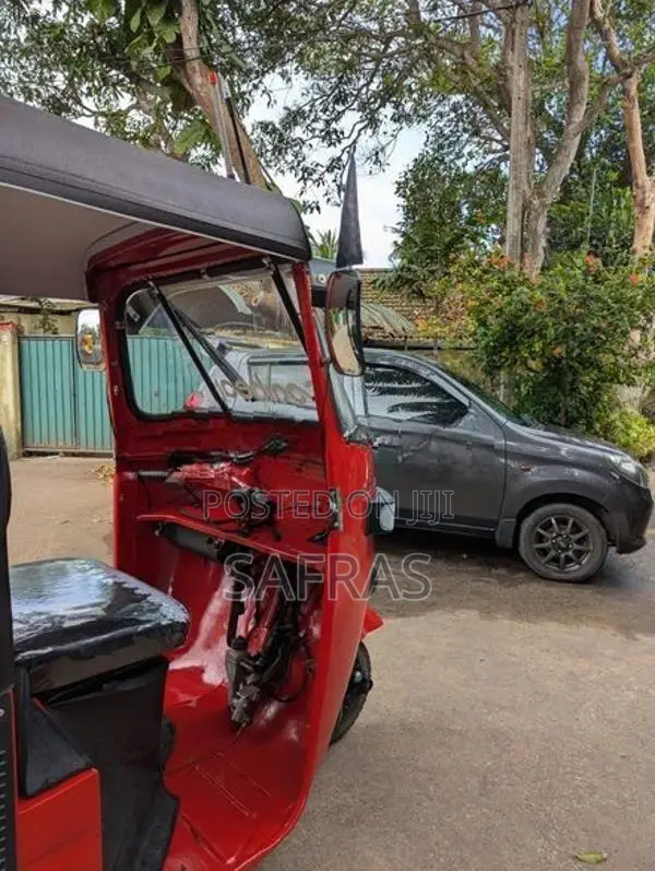 Bajaj RE 2005