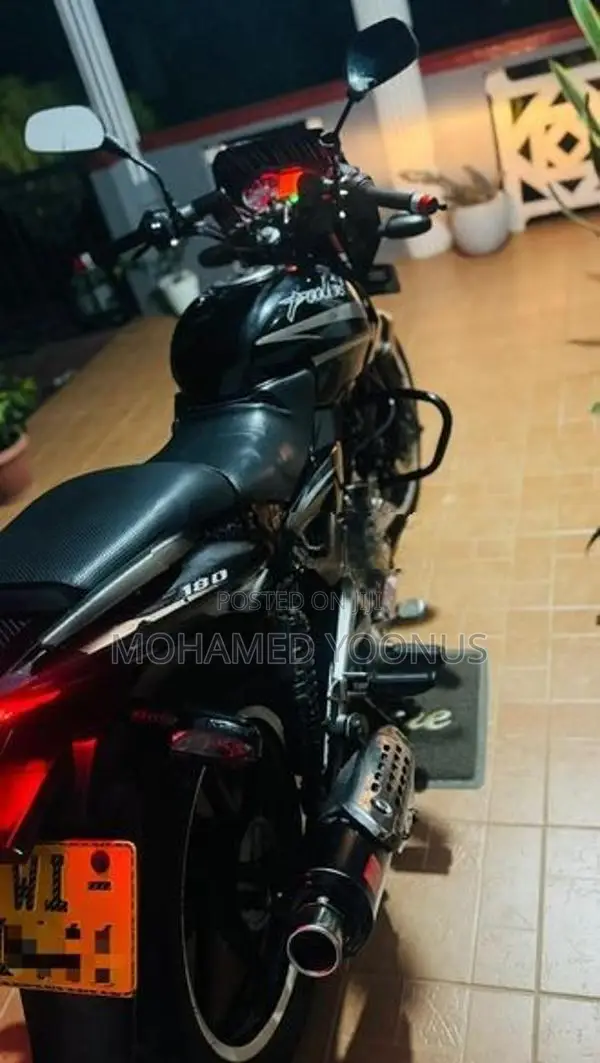 Bajaj Pulsar 180 2010