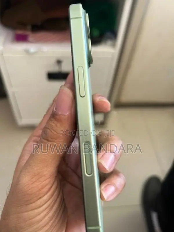 Apple iPhone 17 256GB (Used)