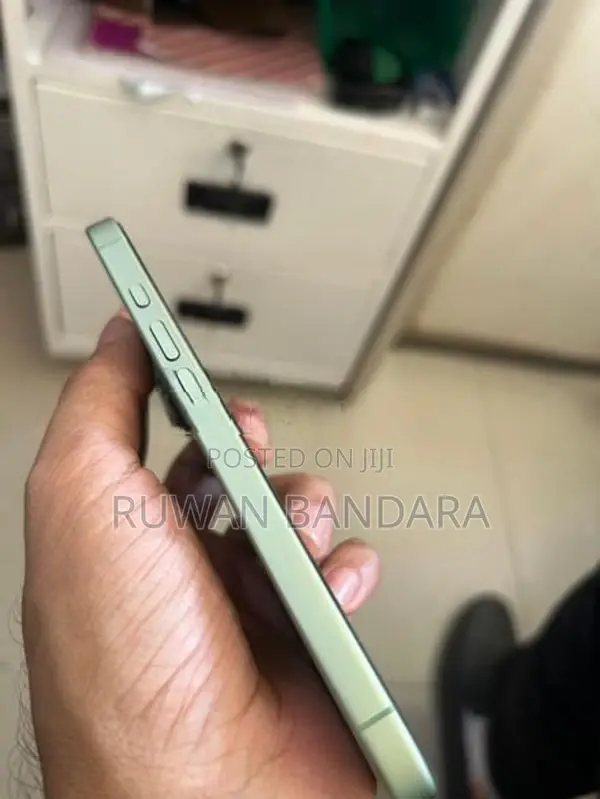 Apple iPhone 17 256GB (Used)