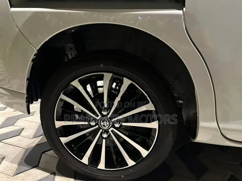 Toyota Roomy Custom GT(Turbo) 2025