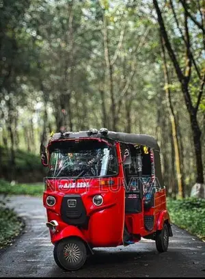 Bajaj RE 2015