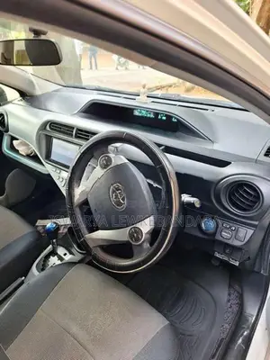 Toyota Aqua 2012