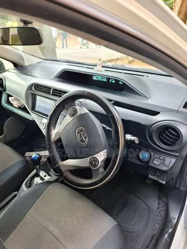 Toyota Aqua 2012