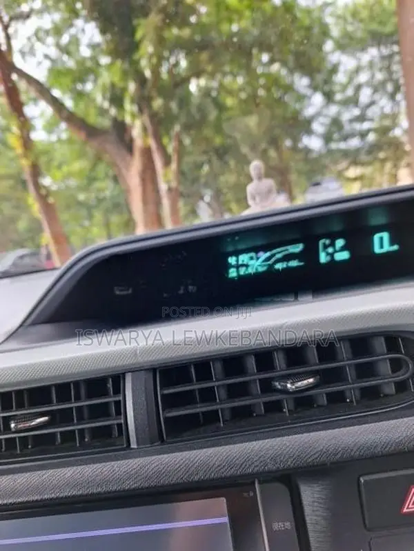 Toyota Aqua 2012