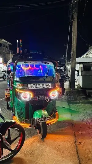 Bajaj RE 2016