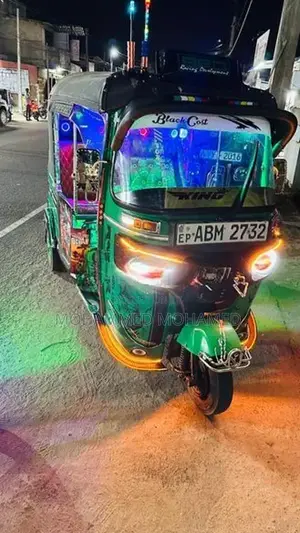 Bajaj RE 2016