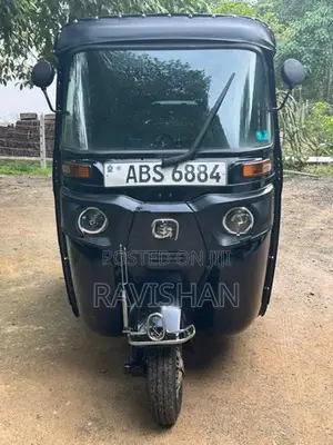 Bajaj RE 2018