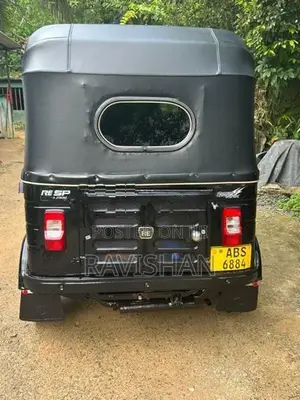 Bajaj RE 2018