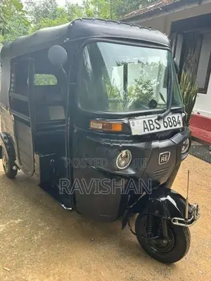 Bajaj RE 2018