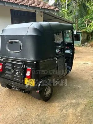 Bajaj RE 2018