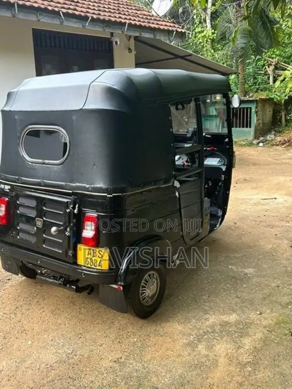 Bajaj RE 2018