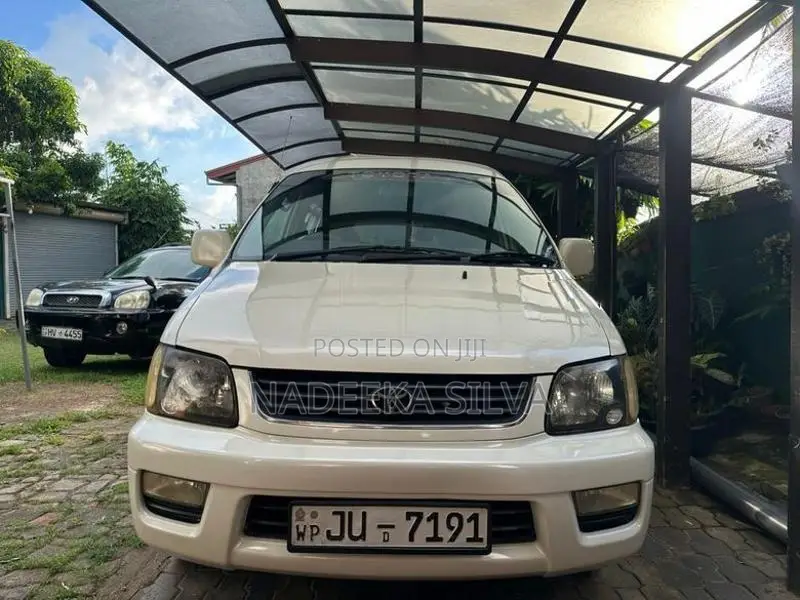 Toyota Noah 1999