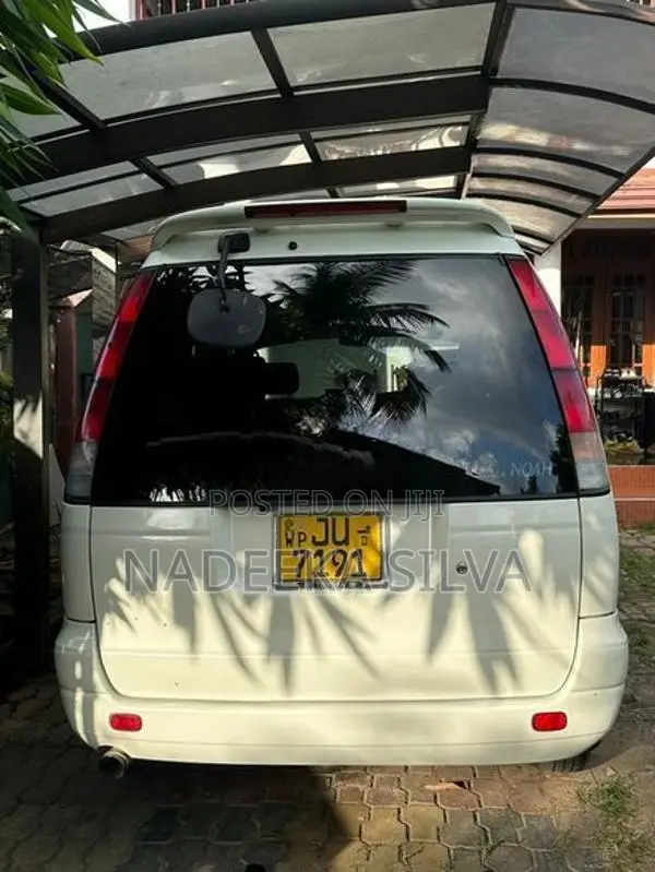 Toyota Noah 1999