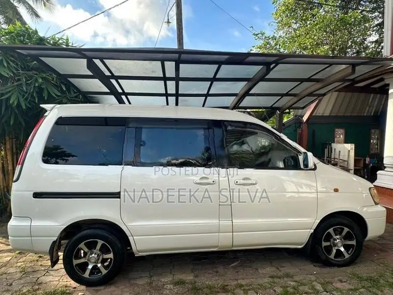 Toyota Noah 1999