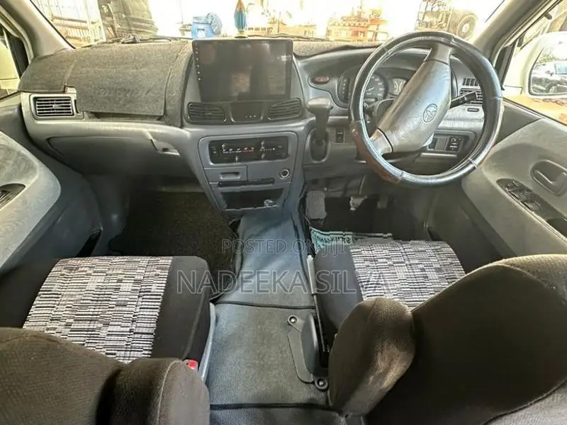 Toyota Noah 1999