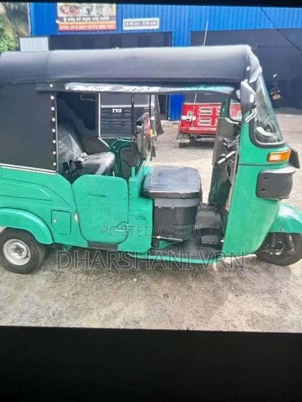 Bajaj RE 2025