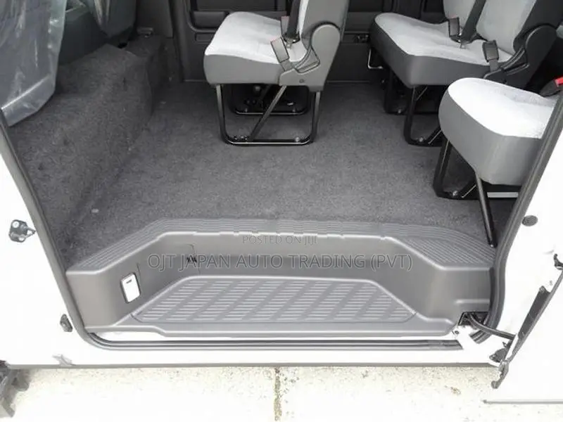 Toyota Hiace COMMUTER SUPER L GL 2024