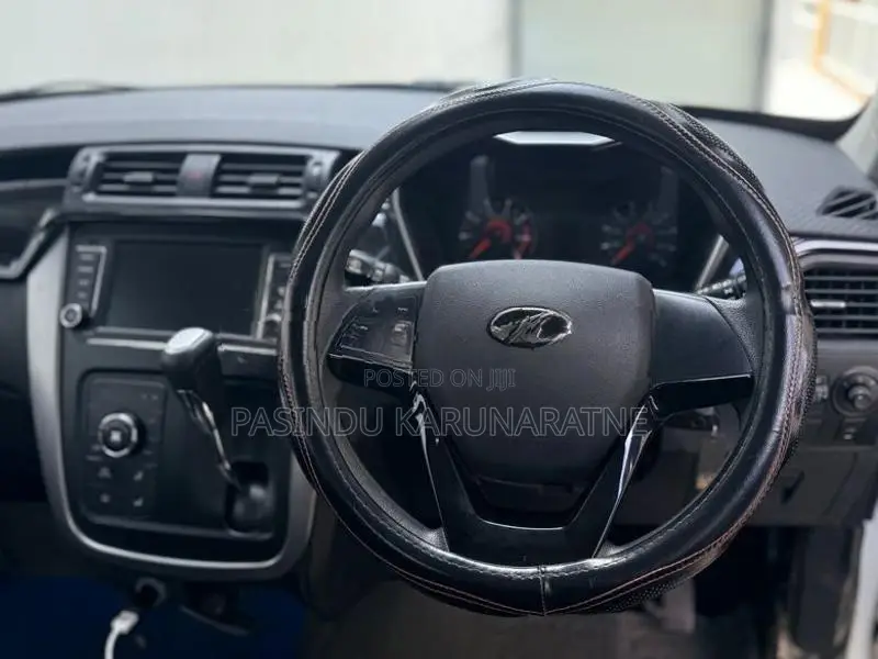 Mahindra KUV 100 2022