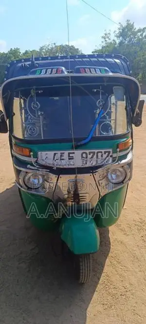 Bajaj RE 2015