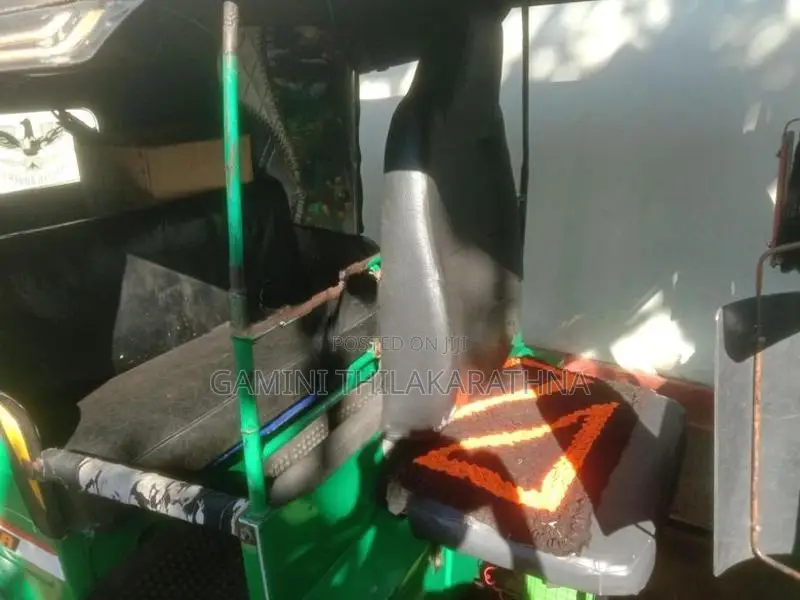 Bajaj RE 2006