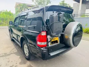 Mitsubishi Montero 2006