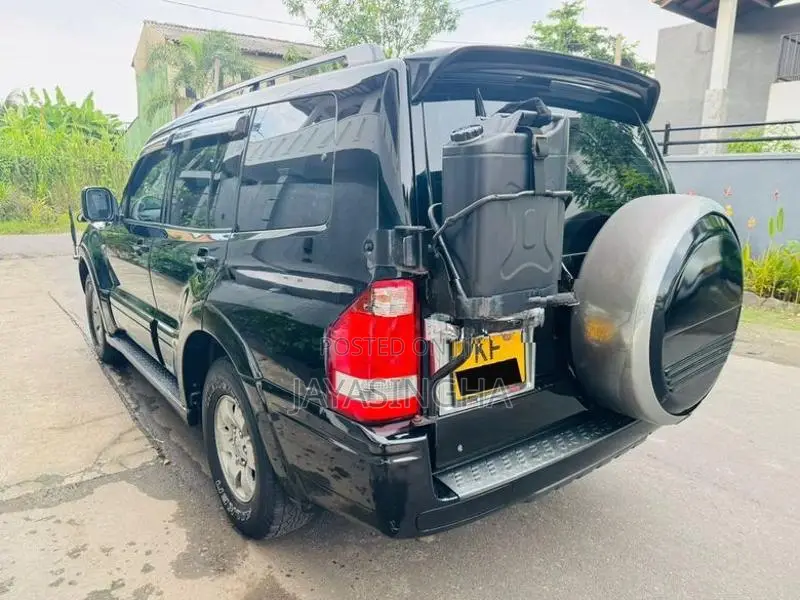 Mitsubishi Montero 2006