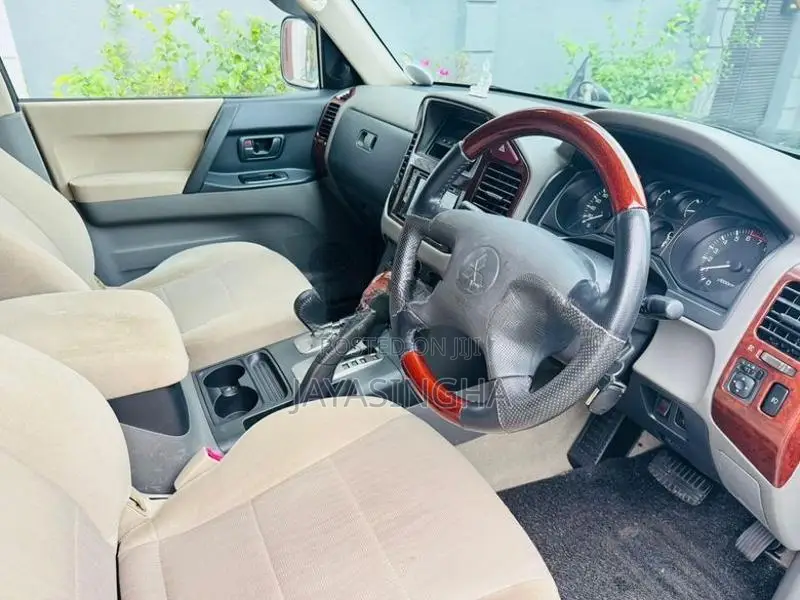 Mitsubishi Montero 2006